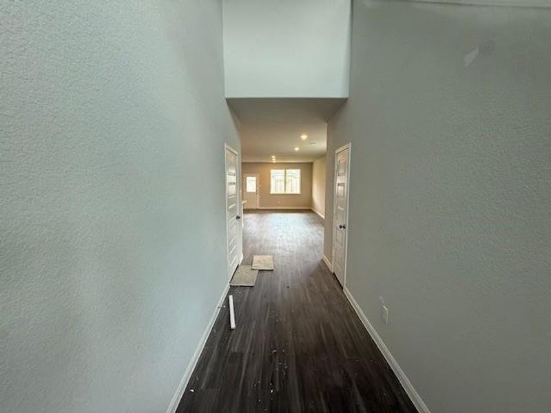 Spacious, unfurnished interior of a new home in Cliffstone Hills, Conroe (Image 13).