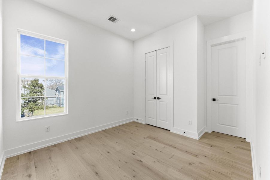 Spacious, unfurnished interior of a new home in , Houston (Image 21).