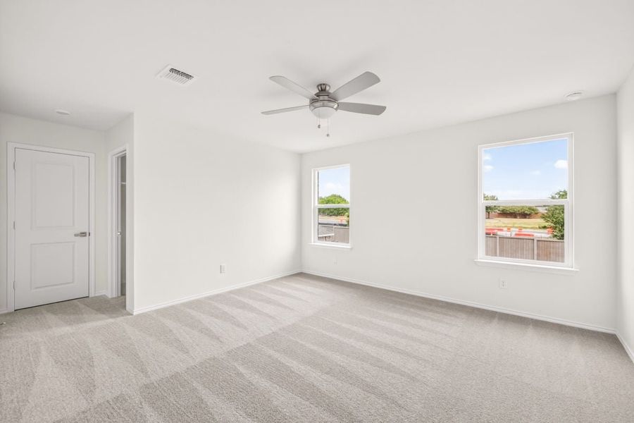 Spacious, unfurnished interior of a new home in Overlook Ranch, Georgetown (Image 24).
