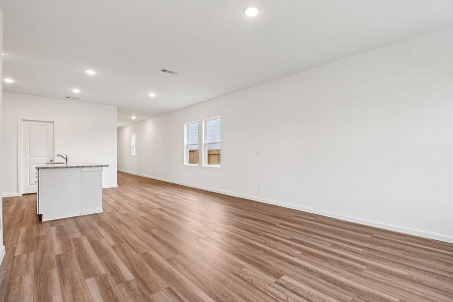 Spacious, unfurnished interior of a new home in Cool Water at Sonterra, Jarrell (Image 6).