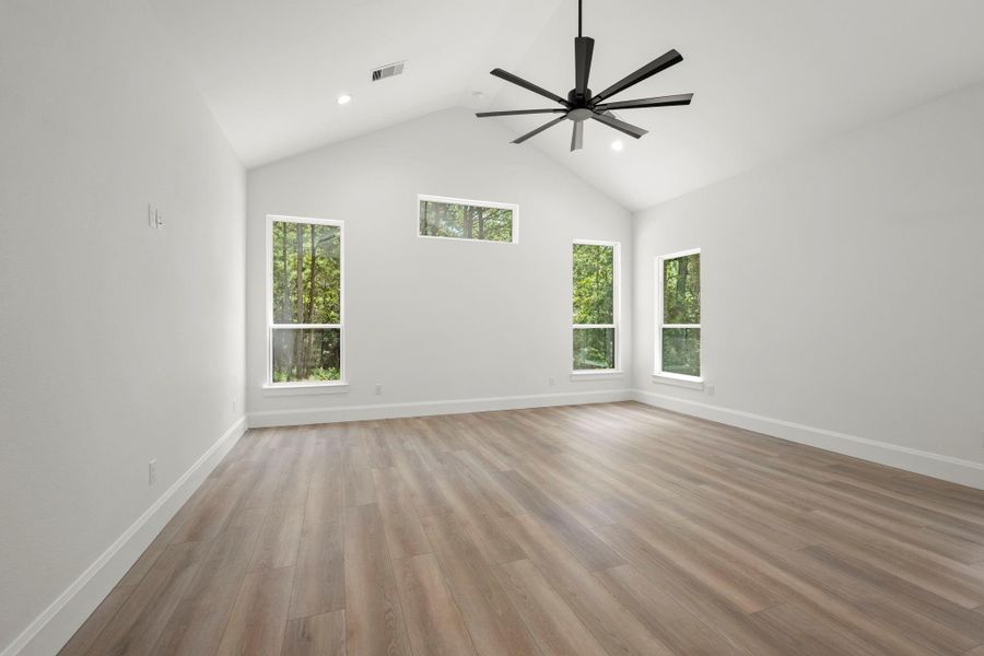 Spacious, unfurnished interior of a new home in , Huntsville (Image 34).