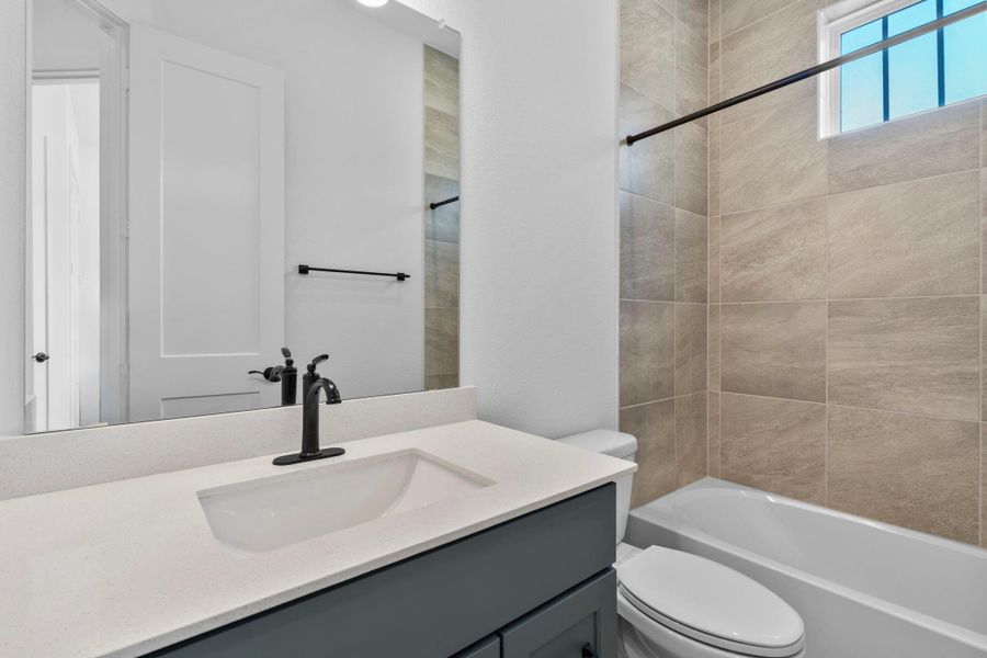 Furnished interior view inside a new home in Evergreen, Conroe (Image 12).