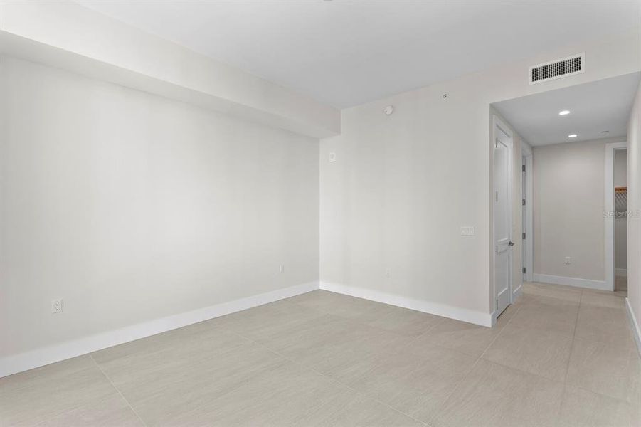 Spacious, unfurnished interior of a new home in , St. Petersburg (Image 48). Spacious, unfurnished interior of a new home in , St. Petersburg (Image 48).
