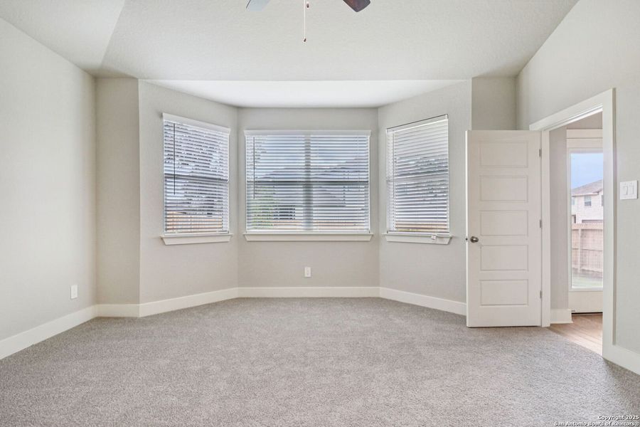 Spacious, unfurnished interior of a new home in Thomas Pond, San Antonio (Image 29). Spacious, unfurnished interior of a new home in Thomas Pond, San Antonio (Image 29).