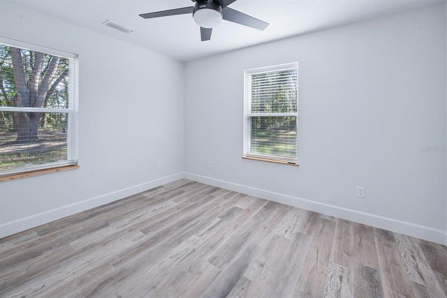 Spacious, unfurnished interior of a new home in , Bell (Image 31).