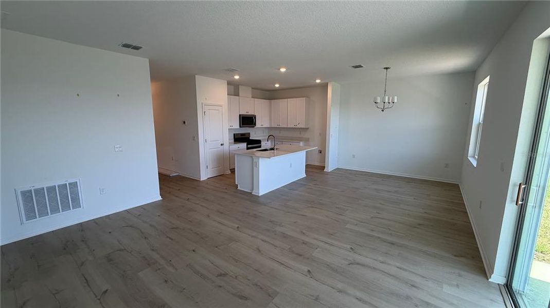 Spacious, unfurnished interior of a new home in , Okahumpka (Image 7).