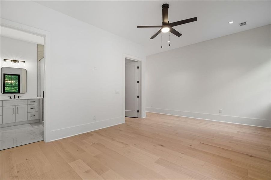 Spacious, unfurnished interior of a new home in , Alpharetta (Image 68).