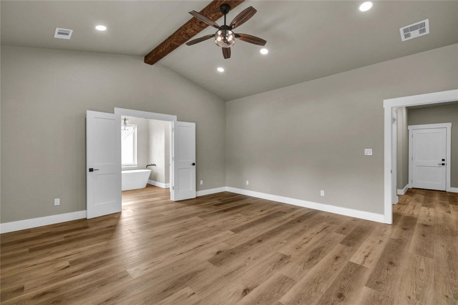 Spacious, unfurnished interior of a new home in , Angleton (Image 42).
