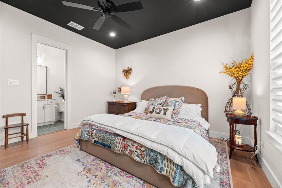 Furnished interior view inside a new home in , Corsicana (Image 18).