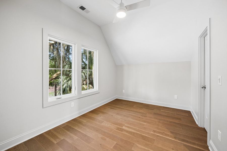 Spacious, unfurnished interior of a new home in , Beaufort (Image 21).