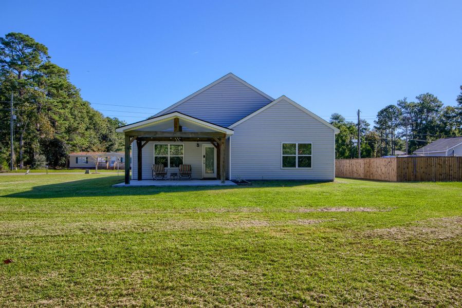 Exterior details and patio area of a home in , Bonneau (Image 4).