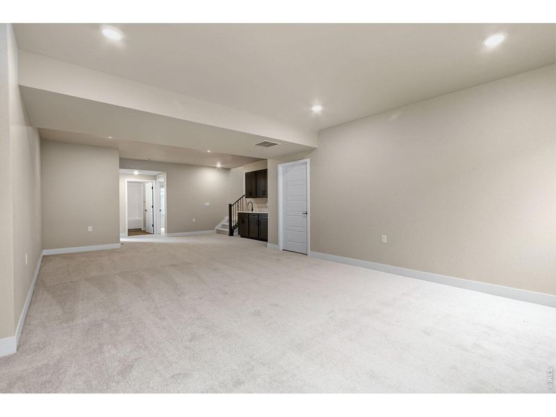 Spacious, unfurnished interior of a new home in , Fort Collins (Image 18).