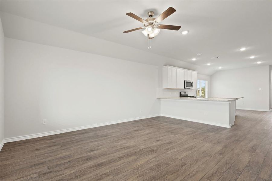 Spacious, unfurnished interior of a new home in Rocky Creek Crossing, Fort Worth (Image 22).