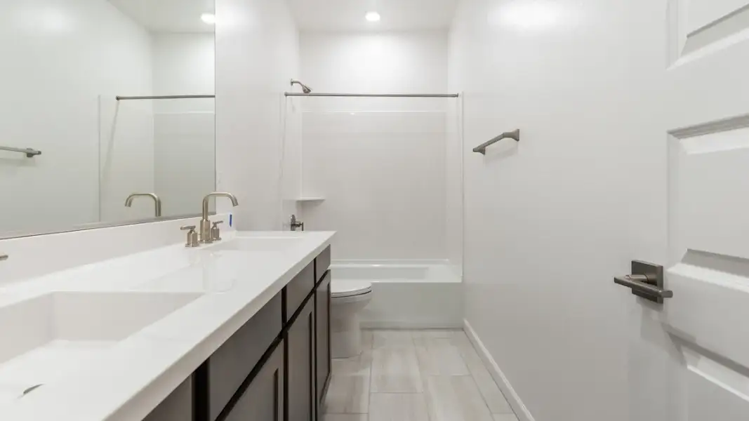 Furnished interior view inside a new home in Aloravita, Peoria (Image 16).