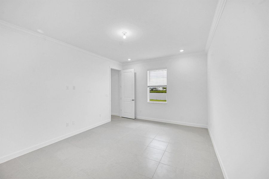 Spacious, unfurnished interior of a new home in Seagrove: The Indies, Fort Pierce (Image 12).