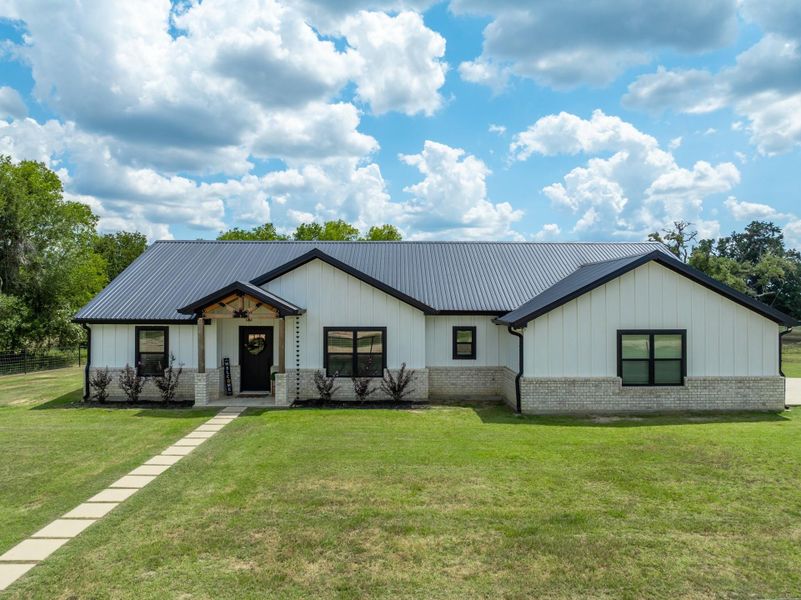 Front exterior of a new home in , Rockdale, TX, highlighting curb appeal (Image 20).
