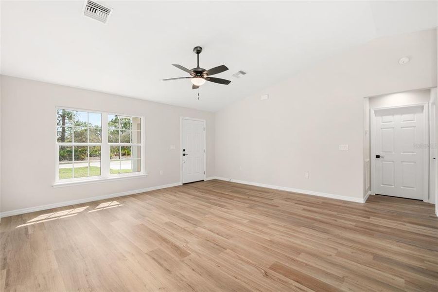 Spacious, unfurnished interior of a new home in , Sebring (Image 13).