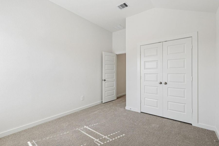 Spacious, unfurnished interior of a new home in Stewart's Ranch, Conroe (Image 31).