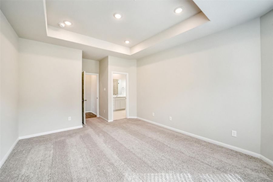 Spacious, unfurnished interior of a new home in Anderson Lake, Houston (Image 22).