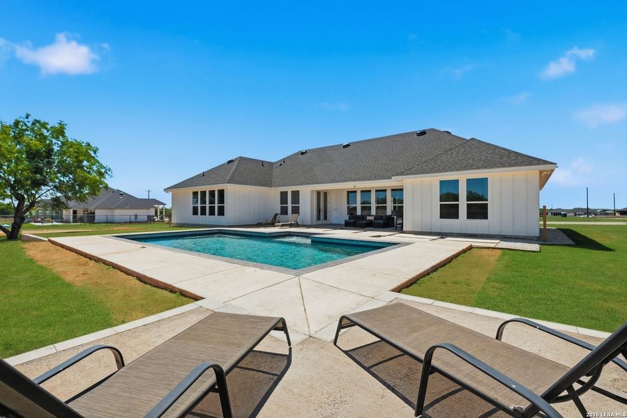 Exterior details and patio area of a home in , Floresville (Image 3).