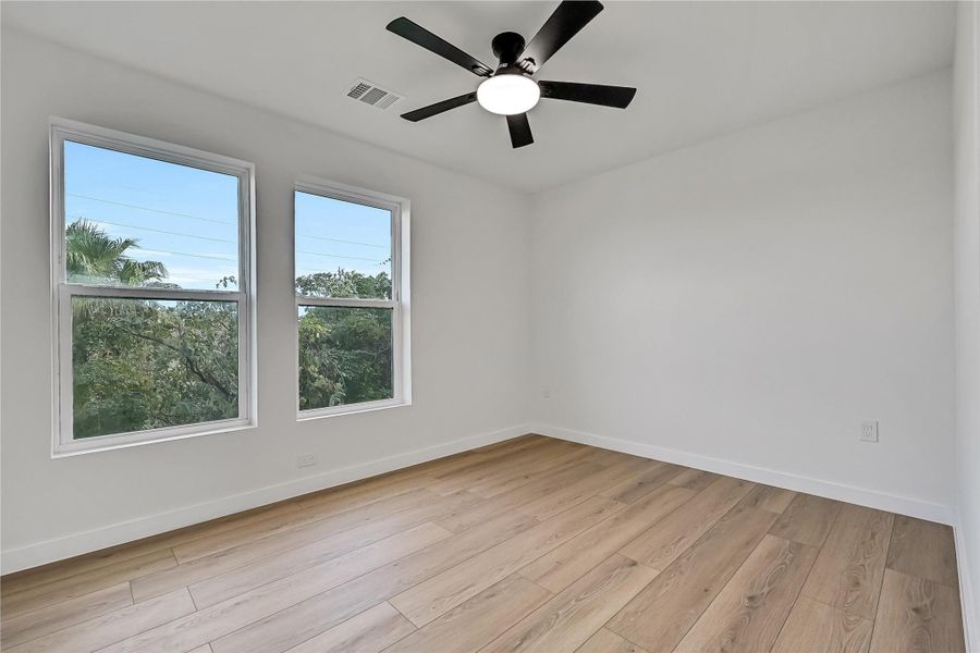 Spacious, unfurnished interior of a new home in , Galveston (Image 19).
