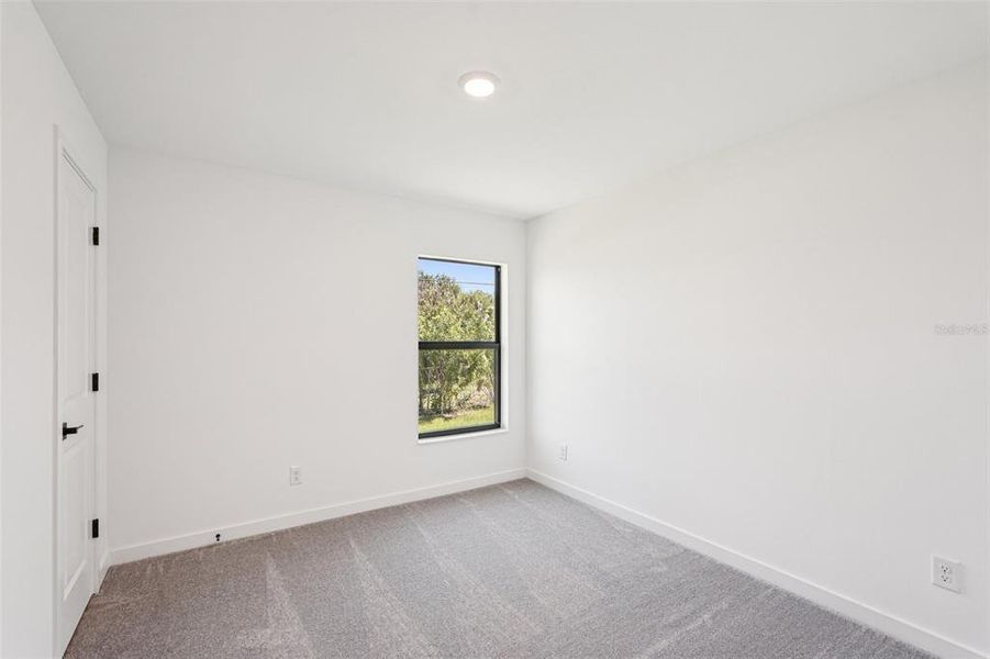 Spacious, unfurnished interior of a new home in Port Charlotte, North Port (Image 34).