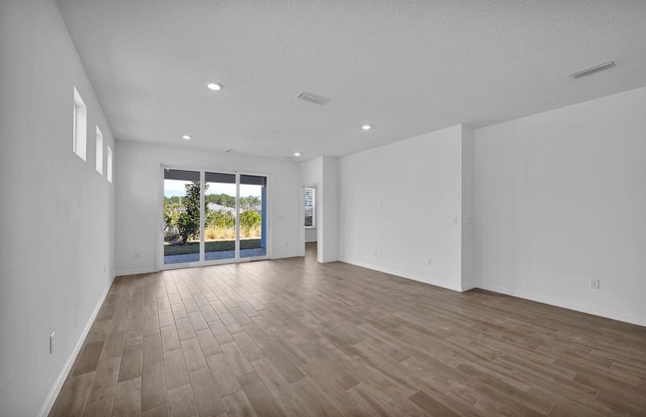 Spacious, unfurnished interior of a new home in Del Webb Wildlight, Yulee (Image 12).