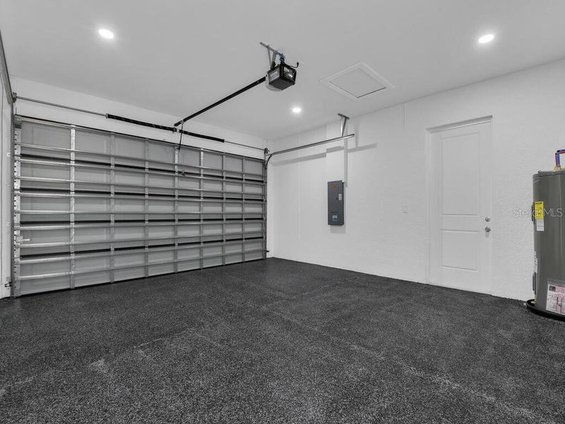 Spacious, unfurnished interior of a new home in , Lehigh Acres (Image 28).