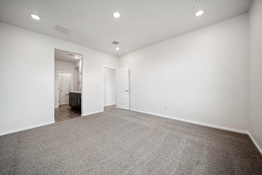Representative unfurnished interior of a home built from the Valencia by Hakes Brothers in Summer Sky North, El Paso (Image 15).