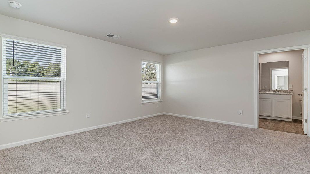 Spacious, unfurnished interior of a new home in Sandpiper Place, Myrtle Beach (Image 7).
