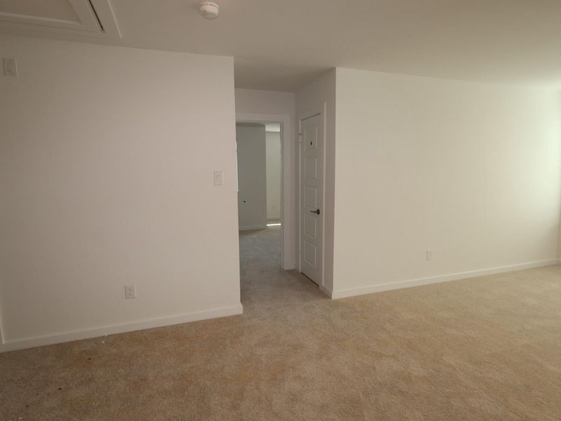 Spacious, unfurnished interior of a new home in Miller's Pond, Rosenberg (Image 36).