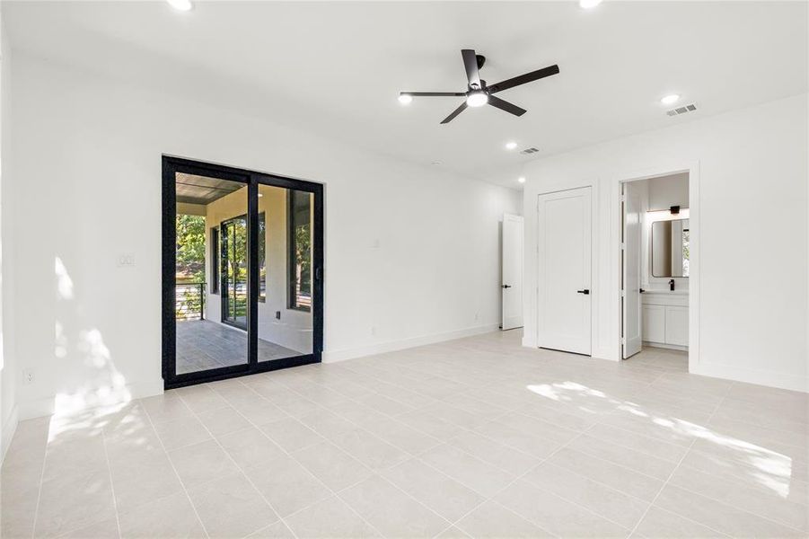 Spacious, unfurnished interior of a new home in , Dallas (Image 21).