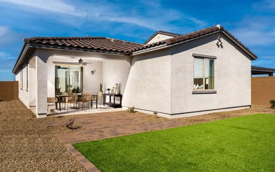 Exterior details and patio area of a home in Alamar, Avondale (Image 3).