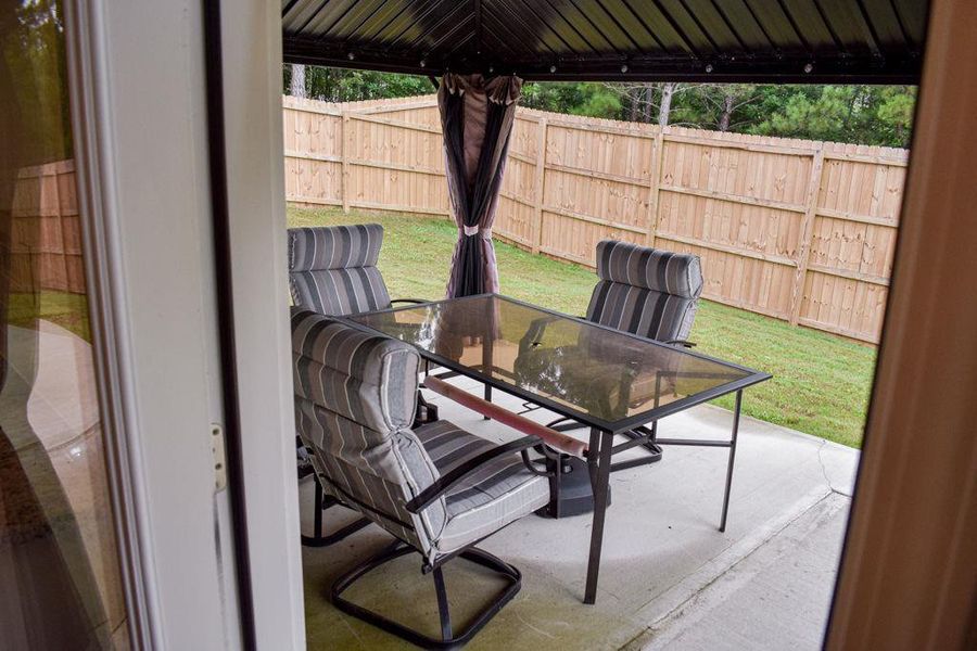 Furnished interior view inside a new home in , Dallas (Image 42). Furnished interior view inside a new home in , Dallas (Image 42).