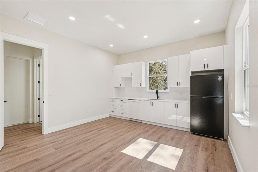 Spacious, unfurnished interior of a new home in , Port Charlotte (Image 30).