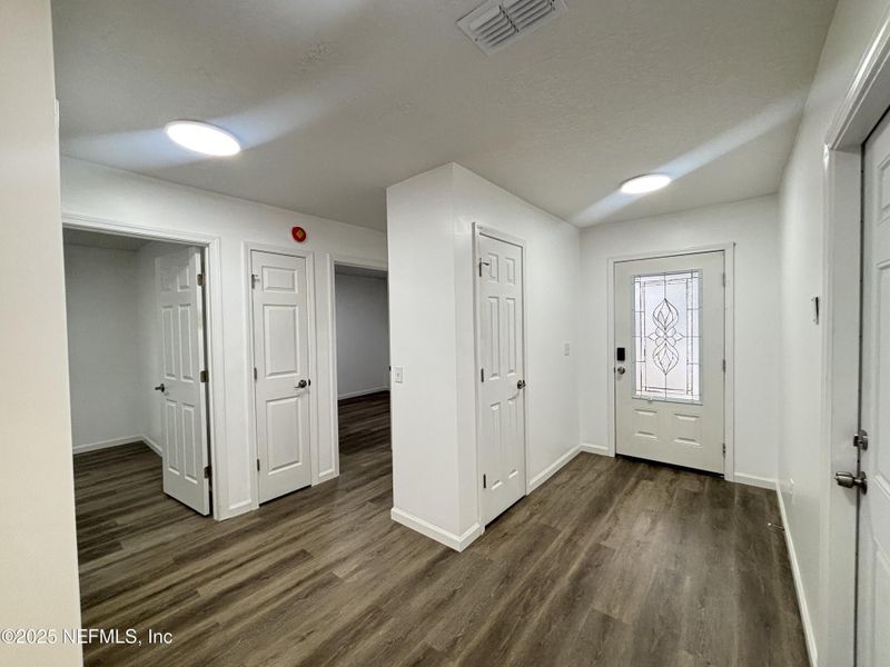Spacious, unfurnished interior of a new home in , Jacksonville (Image 19).