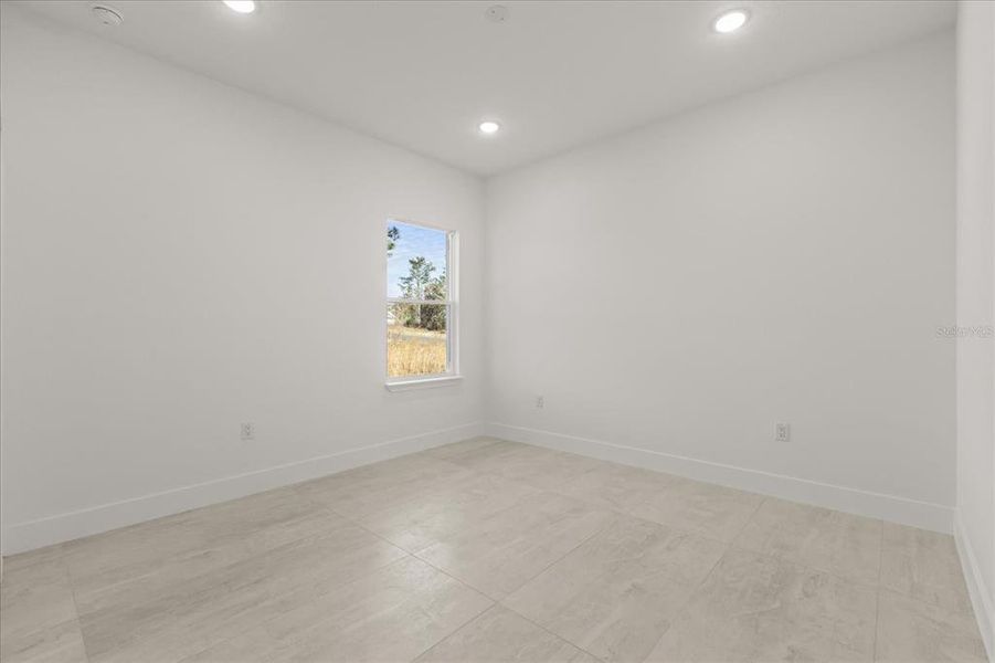 Spacious, unfurnished interior of a new home in , Ocala (Image 29).