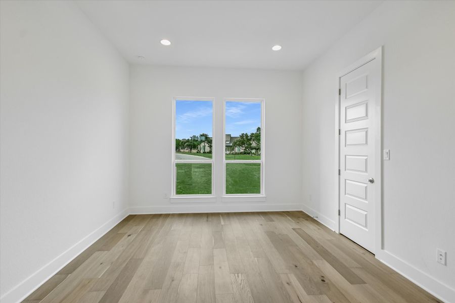 Representative unfurnished interior of a home built from the Santa Barbara II by Giddens Homes in Scofield Farms Estates, Georgetown (Image 172).