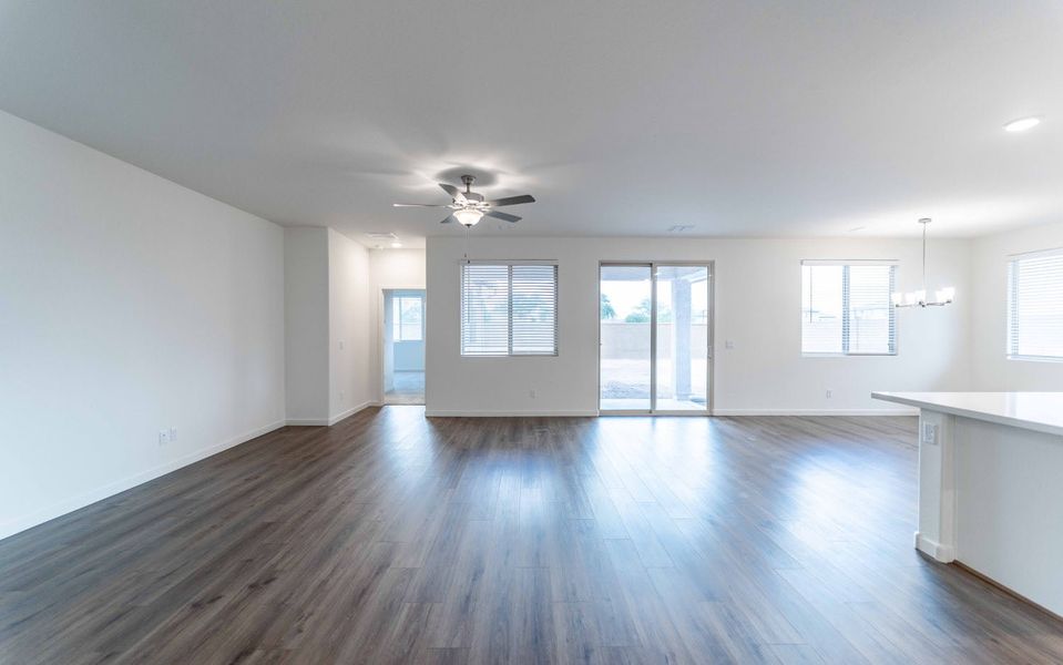 Spacious, unfurnished interior of a new home in Rancho Mirage, Maricopa (Image 11).