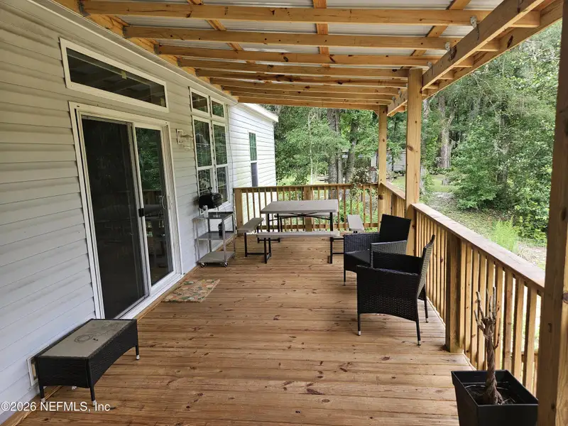 Exterior details and patio area of a home in , Middleburg (Image 10).