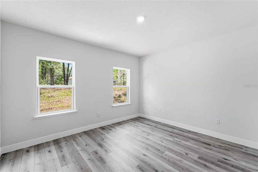 Spacious, unfurnished interior of a new home in , Dunnellon (Image 27).
