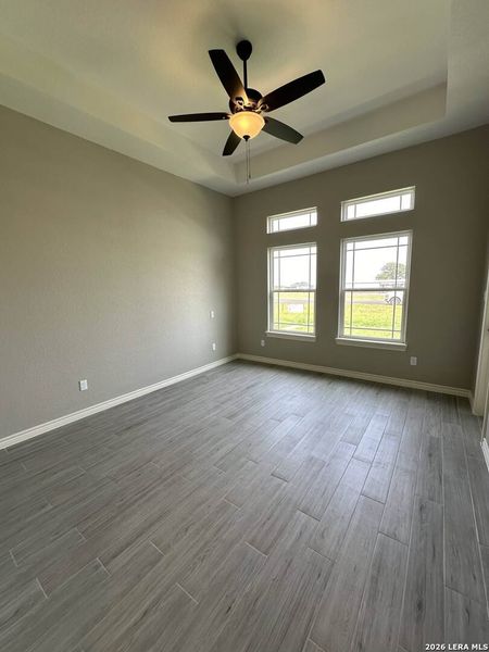 Spacious, unfurnished interior of a new home in , La Vernia (Image 23).