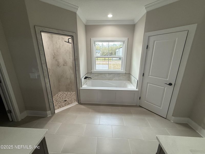 Spacious, unfurnished interior of a new home in , Macclenny (Image 9).