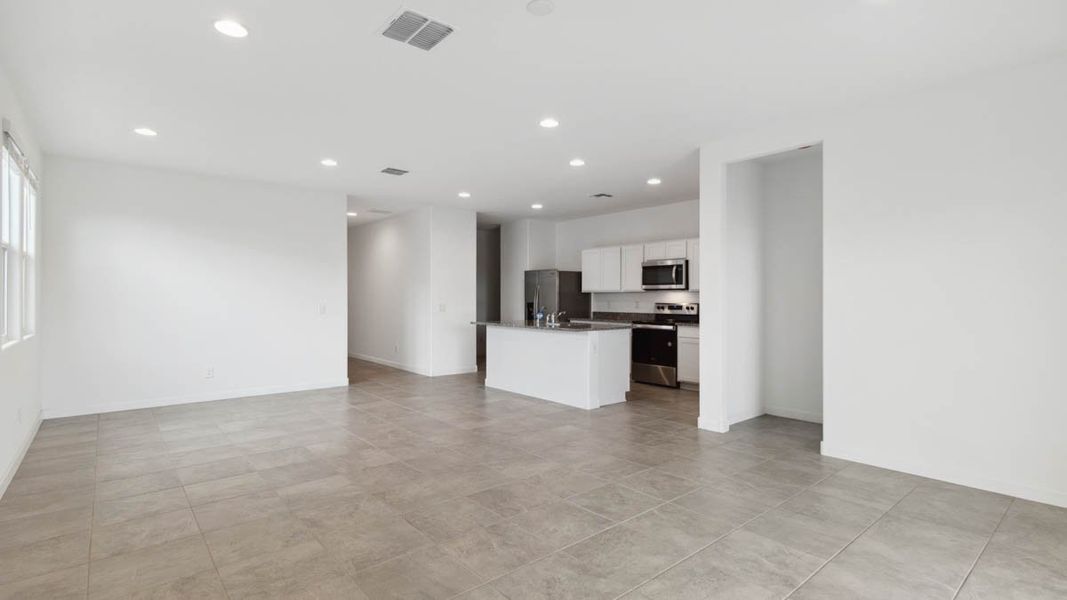 Spacious, unfurnished interior of a new home in Elena Trails, Maricopa (Image 13).
