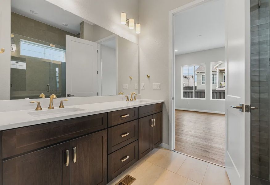 Homesite 72 Primary Bath - 8 of 10