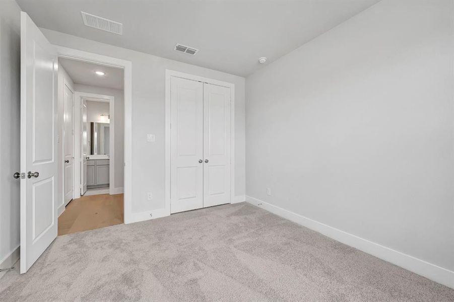 Spacious, unfurnished interior of a new home in Lilyana, Celina (Image 29).