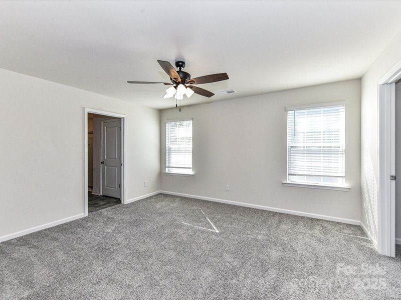 Spacious, unfurnished interior of a new home in Abrial Ridge, York (Image 21).