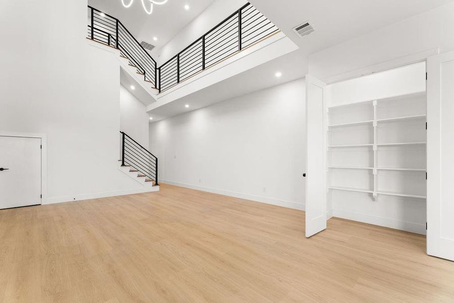 Spacious, unfurnished interior of a new home in , Dallas (Image 38).