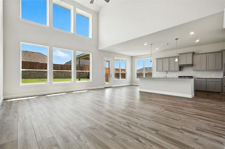 Spacious, unfurnished interior of a new home in Ridge Crossing, Waxahachie (Image 30).