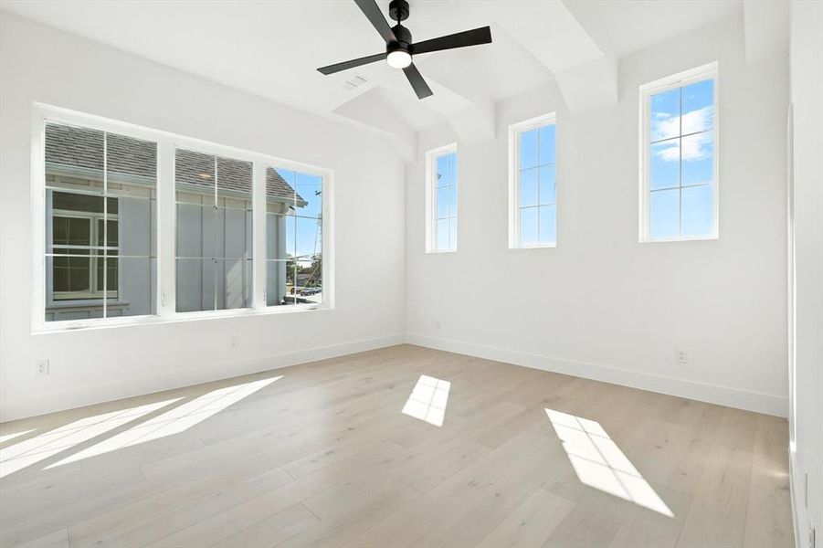 Spacious, unfurnished interior of a new home in , Roanoke (Image 19).